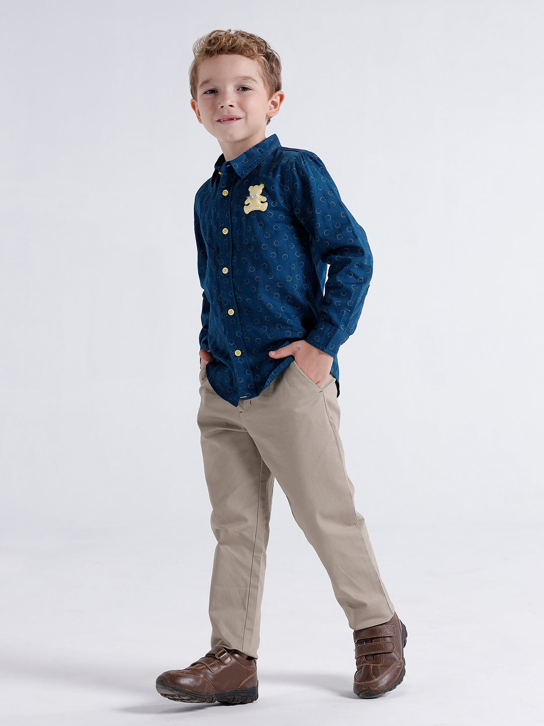 Boys long sleeve shirt with contrat button and badge