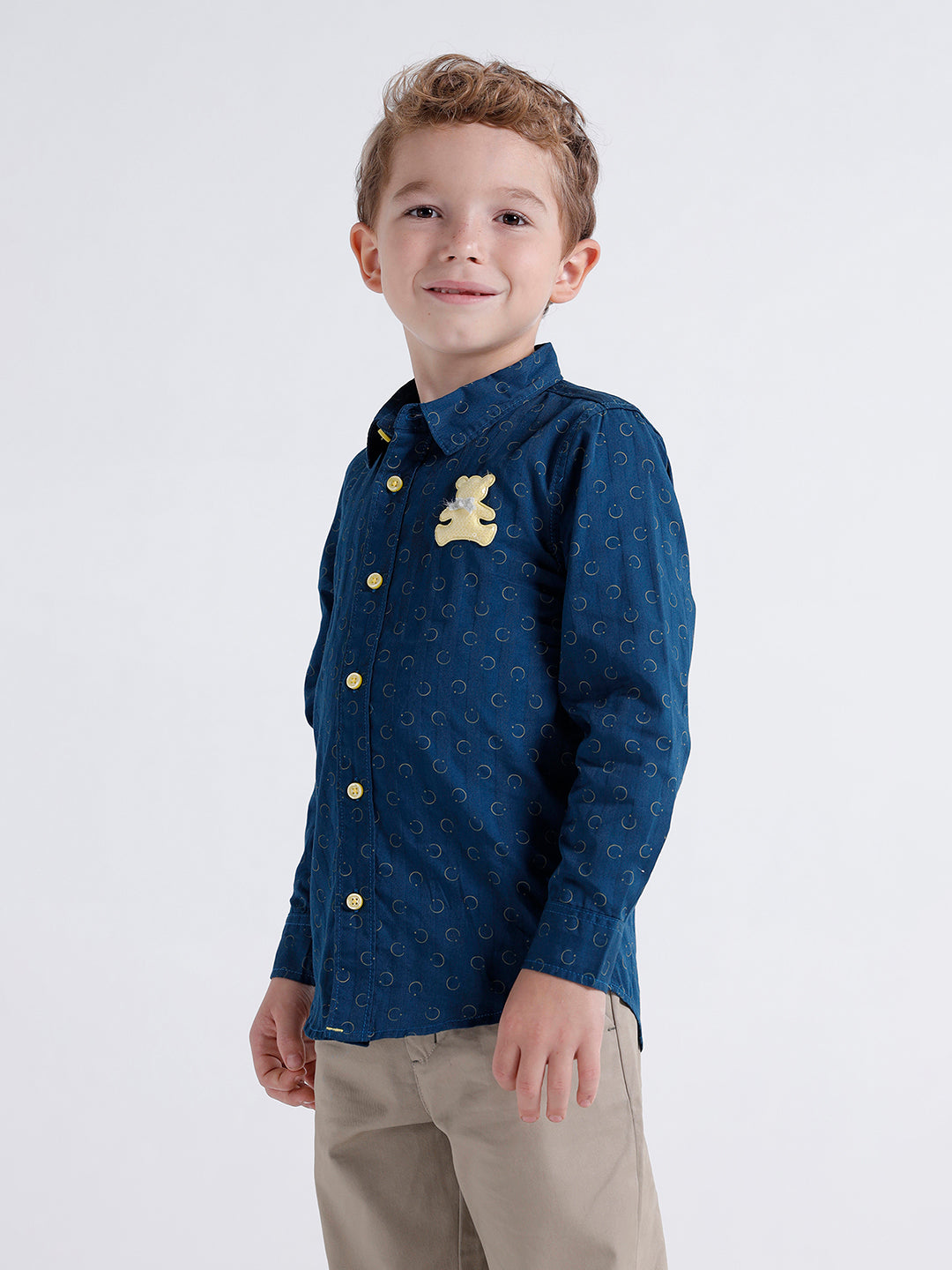 Boys long sleeve shirt with contrat button and badge